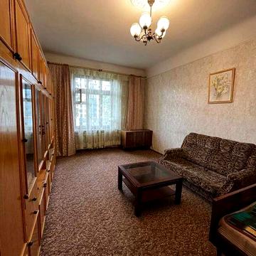 Продам 2 кімнатну сталинку, центр майд. Павлівський 2, сквер Стрілка