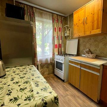 Оренда 2 кімнатна квартира вул. Карпатська, 8