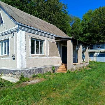 Продається будинок в затишному місці під лісом в с.Поташ з усіма комунікаціями та господарськими спорудами