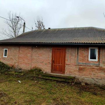Продам будинок з земельною ділянкою, гаражем, господарськими спорудами