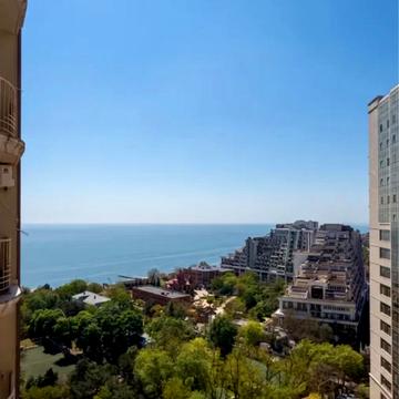 Видова 2-кімнатна квартира в Аркадії біля моря
