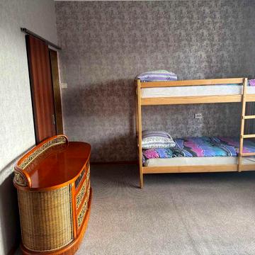 Оренда частини будинку з паркомісцем, комунальні включені