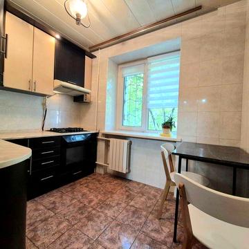 метро Житомирська.вул.Зодчих 78.Ремонт,охайна.