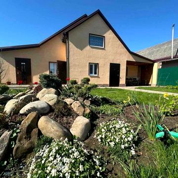 Продам  будинок  з ремонтом Гатне . Ділянка 10 сот. Одноповерховий