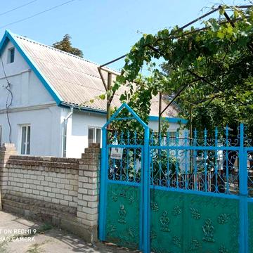 Продам будинок в центрі села Білка біля жіночого монастиря .
