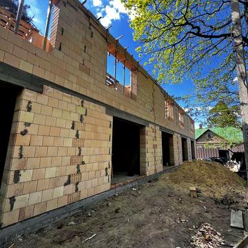 Комплекс з 6-ти таунхаусів, район парку Незнайки.