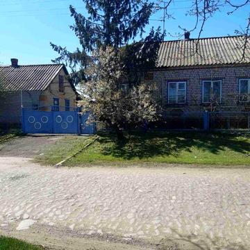 Продаж будинку з меблями