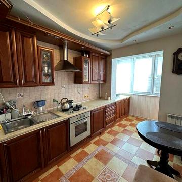 Продам 3- ком квартиу с ремонтом