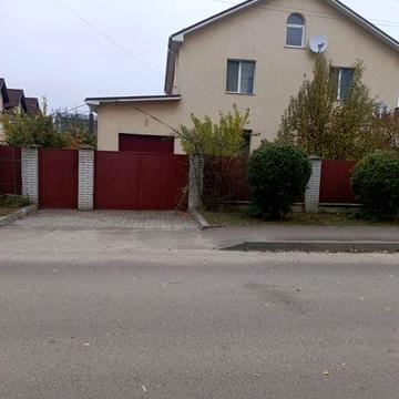 Оренда 1/ 2 будинка по вул.Фельдмана,(біля  басейна купава),разом з гаражем.