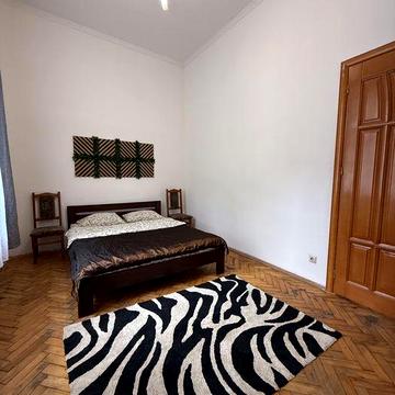 Продаж 2 кім квартири центр Театральна