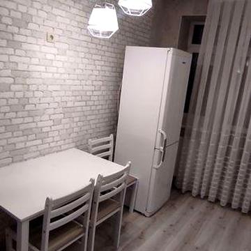 Терміново здається 2 км кварт Хотинська, вільна, ключі!