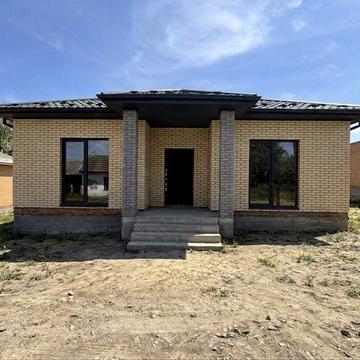 Продаж будинку у місті з центральними комунікаціями