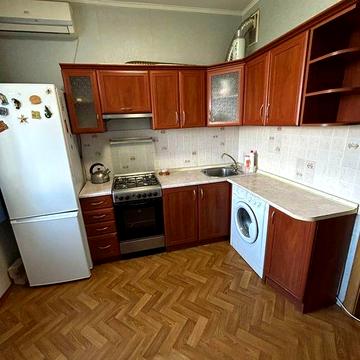 Здам 2 кімнатну квартиру, центр Троєщини.
