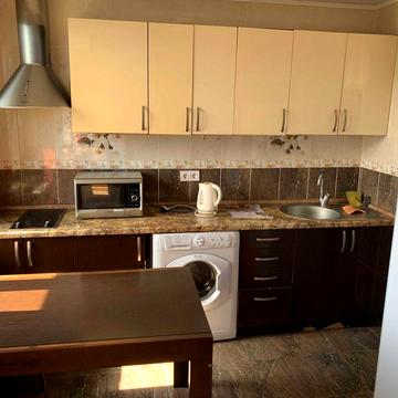оренда  двохкімнатна двохрівнева студіо з паркувальним місцем