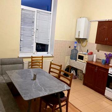 Продаж просторої 3-кімнатної квартири 90 м² у Теребовлі