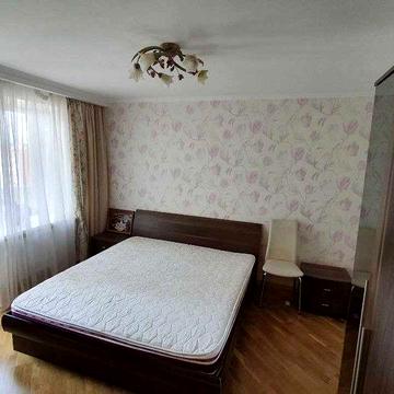 Оренда 3 км. квартири по вулиці Злуки дім 8