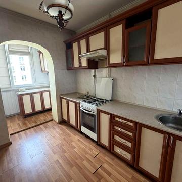 Продаж три кімн квартири , вул Млинівська