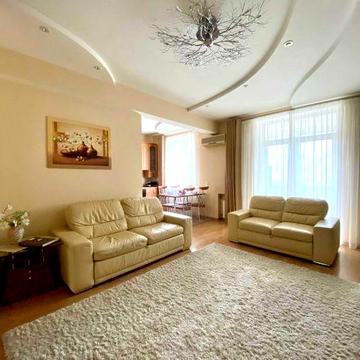Продам 3-х кімнатну повнометражну квартиру 73 кв.м. в центрі міста. ВЛАСНИК.
