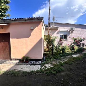 Продам частину будинку по б.Шевченка, виділено в одиницю!