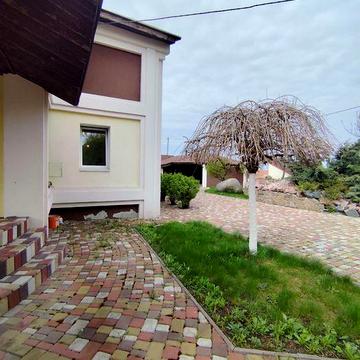 Продам будинок с.Бишів  з басейном та максимум комфорту