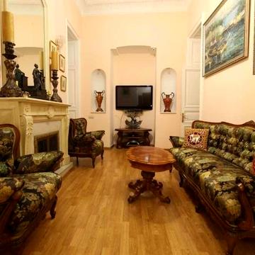 Золотой квадрат Одессы. Просторная после ремонта со своим отдельным входом на Гоголя.