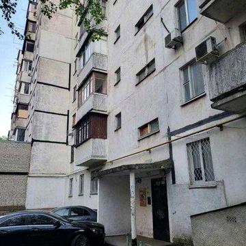 Продам 4-х комнатную квартиру в кирпичном доме на Святослава Рихтера