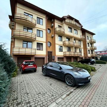 Оренда великої 2,5 кімнатної квартири з гаражем | Центр