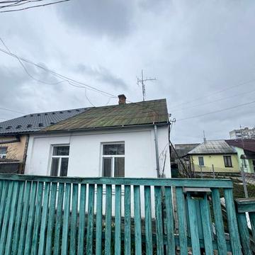 Частина будинку район дастора 2 сотки землі, окремий двір. 2 окремі кімнати