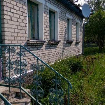 Продається гарний будинок  із земельною ділянкою