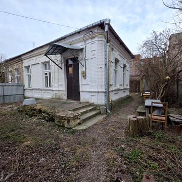 Терміново продам частину будинку в центрі міста.