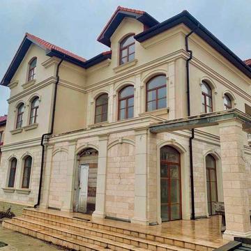 Розкішний будинок в центрі Совіньйона.