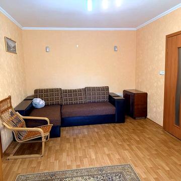 Двокімнатна в центрі, квартал від ринку