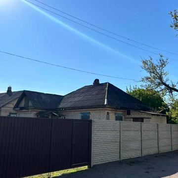 Цегляний будинок в центрі Раківки