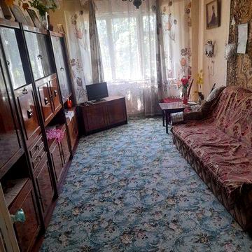 Продам по вул. Спасівський двух кімнатну чешку на другому поверсі.