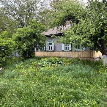 Продається ділянка 10 соток із будинком (під знесення або реконструкцію)
