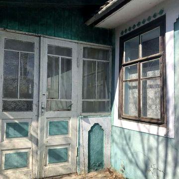 Продам будинок під знос чи реставрацію в селі, сосновий ліс , спокійне місце