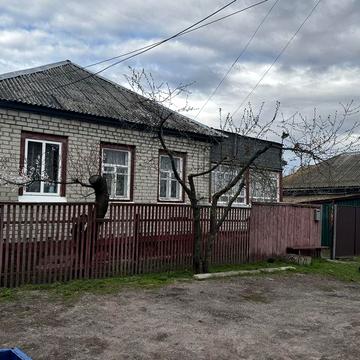 Продам пів-будину (окремо виділена частка)  76,2 кв.м. біля ДОСЕАФа
