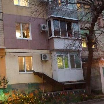 2 -х комнатная квартира чешский проект, комнаты раздельные, 2 балкона автономное газовое отопление, металлопластиковые окна,утепленная,кущевка