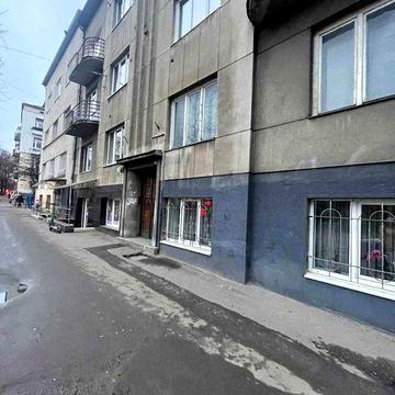 Продаж 1 кімнатної квартири (Цоколь) 33м² вул. Ярослава Пастернака 2