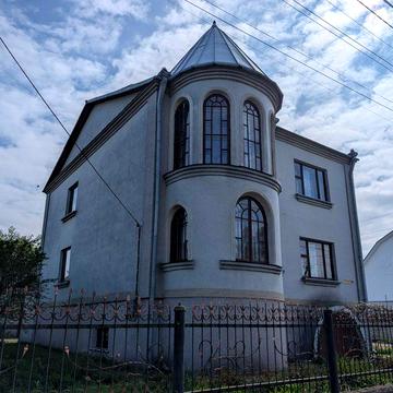 Продаж великого двохповерхового будинку: основний будинок 292 м² + літній будинок 82 м²