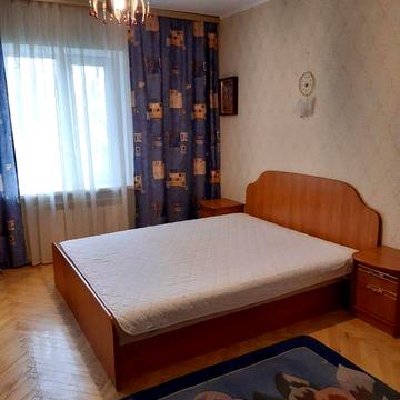 Затишна 3 кім квартира біля метро Оболонь.