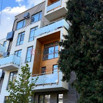 Простора квартира біля Стрийського парку