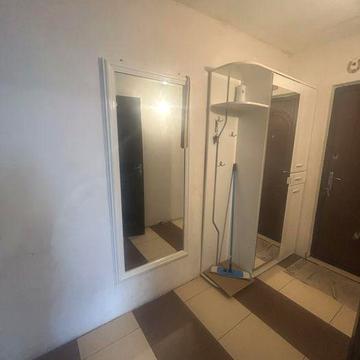 Продаж 2 хкімнатноі квартири на Олега Антонова , вільна .