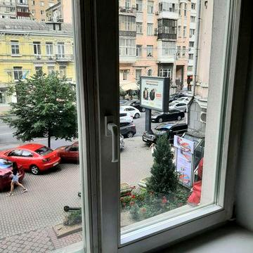 м.ПалацУкраїна,5 хв. 3-х кв-ра 95 кв.м. Перша лінія