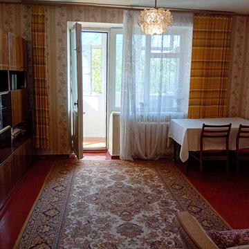 Простора 2-кімнатна квартира в центрі Глухова