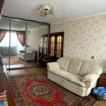 Продам 2к квартиру улучшеной планировки на Роганском ж\м
