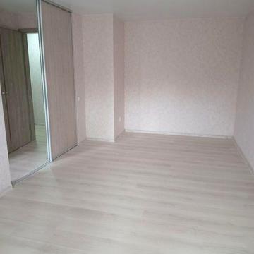 Продаж 1 кімнатна в центрі 2/5