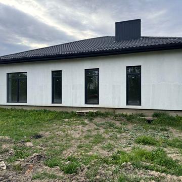 Продаж просторого окремо стоячого будинку