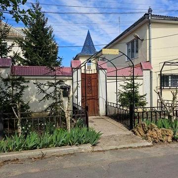 Продаёться дом в Царском селе 10 соток земли,канализация и т.д. все комуникации проведены
