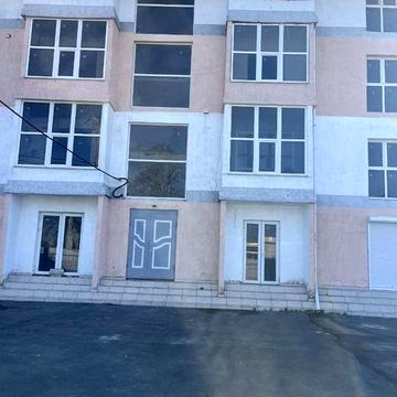 Продам 1-кімнатну квартиру у новому, зданому домі на Таїрова (Червоний Хутір)!Частковий ремонт,усі комунікації підведені.